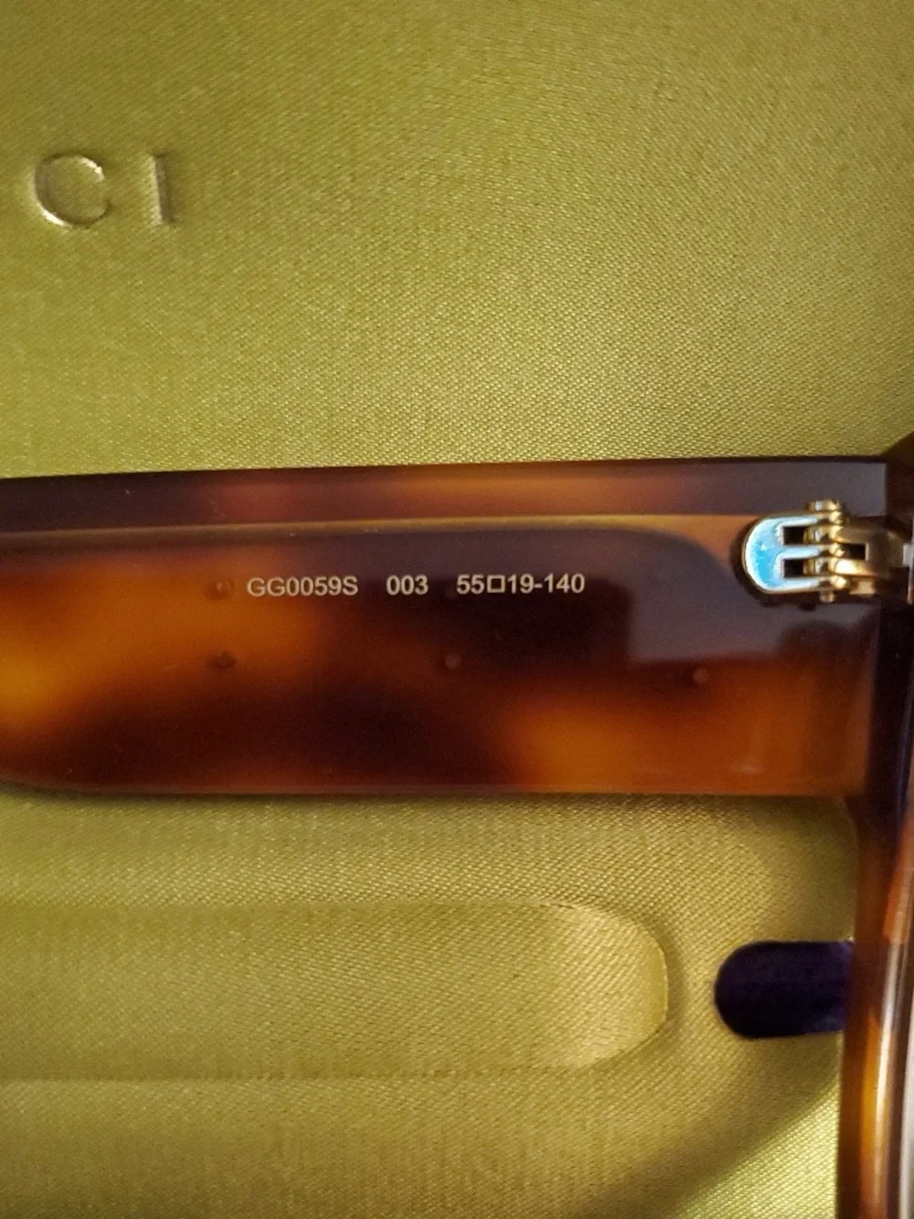 Gucci Women's red tortoise Cat-Eye Sunglasses